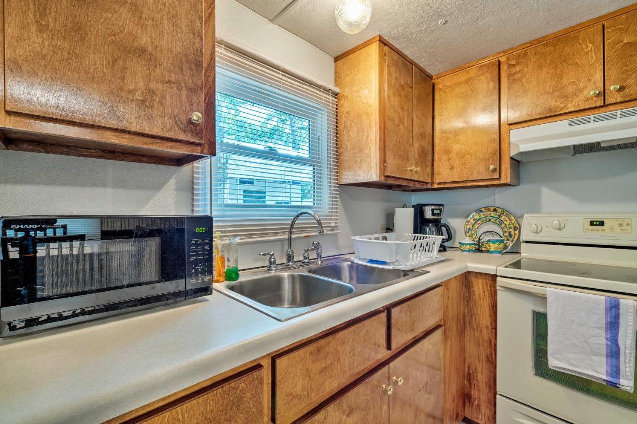 Cabin With Fire Pit, Walk To Steinhatchee River! Εξωτερικό φωτογραφία